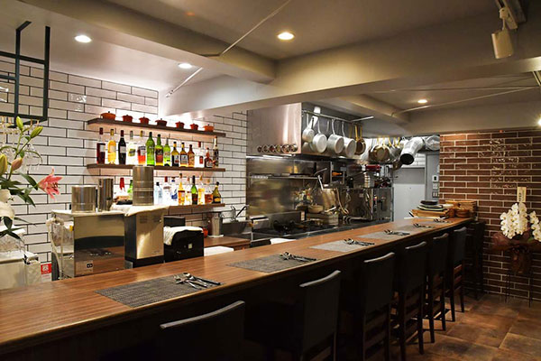 カウンター 8席